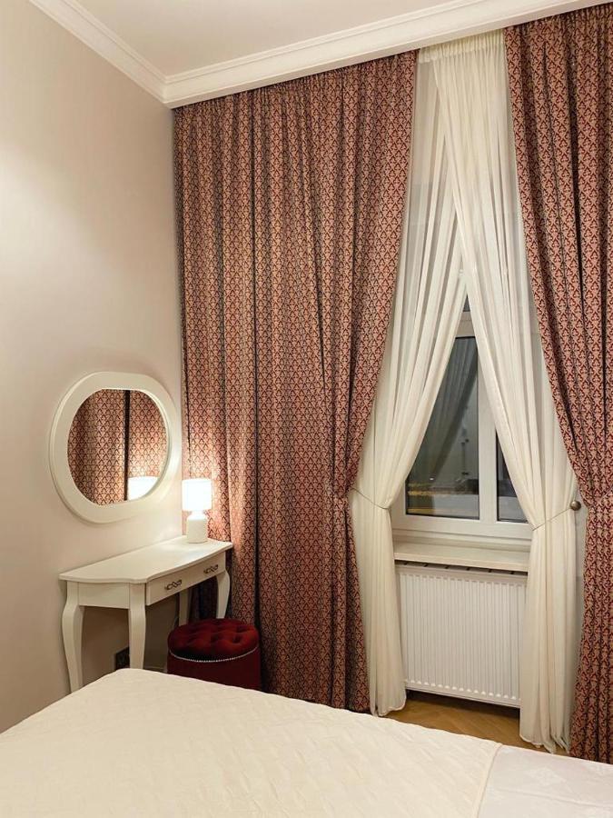 Grand De Luxe Residence リヴィウ エクステリア 写真